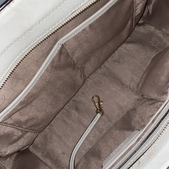 Michael Kors purse/side bag - Picture 6 of 6